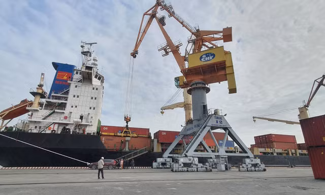 Nền kinh tế Việt Nam bắt đầu xuất siêu trở lại khi dịch bệnh dần được kiểm soát.