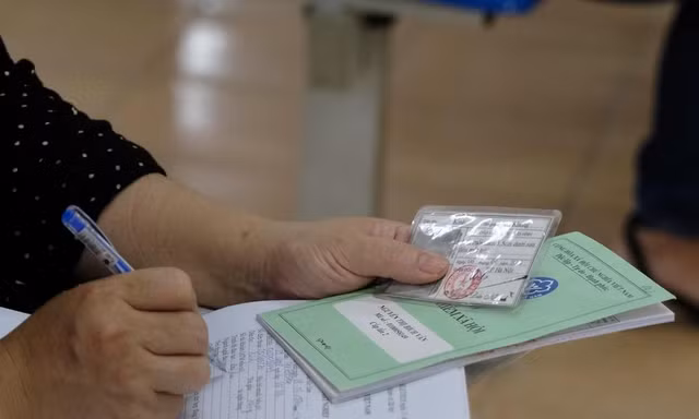 Người lao động có thể tự chốt sổ BHXH được không?