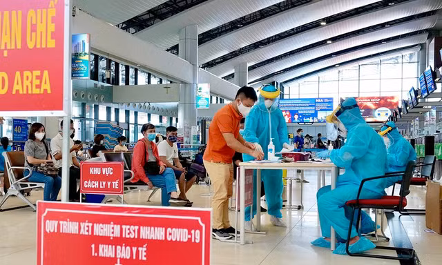 Bộ GTVT tiếp tục đề xuất thí điểm mở lại đường bay thường lệ quốc tế từ ngày 15/12 tới, sau nhiều lần chuẩn bị xong phải rút.
