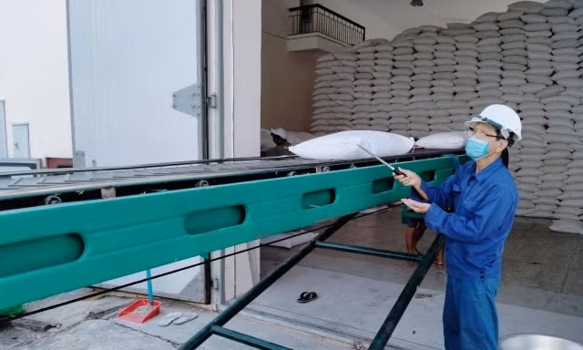 Hiện TPHCM đã được Cục Dự trữ nhà nước cấp 1/4 số gạo theo đề nghị để hỗ trợ người lao động và hộ nghèo gặp khó khăn do dịch COVID-19. Ảnh minh họa.