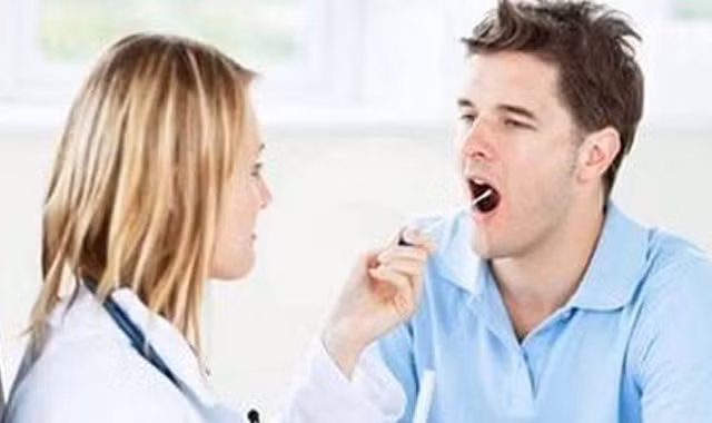 Khản tiếng kéo dài cần được kiểm tra và điều trị sớm.