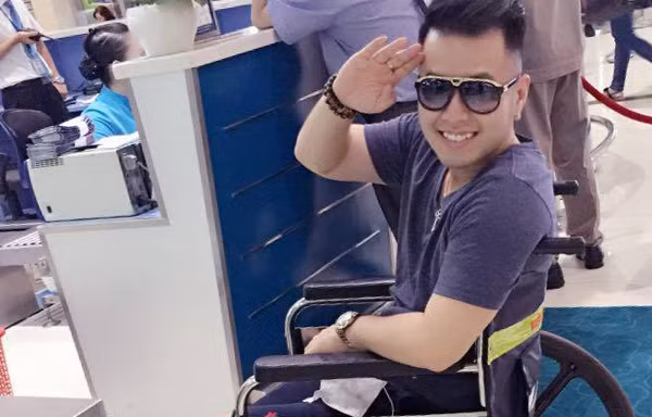 Akira Phan, Kim Loan đối diện với bạo bệnh