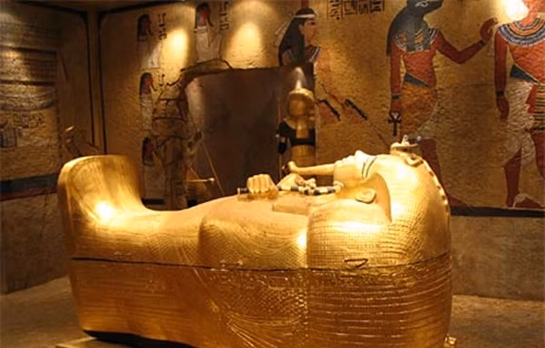 Cận cảnh kho báu trong hầm mộ Pharaông Ai Cập