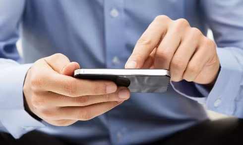 Ông bố nghiện smartphone xấu hổ vì bức thư của con trai