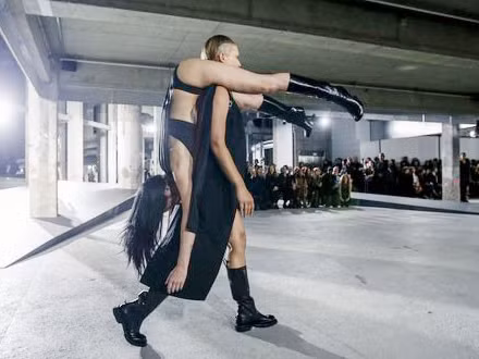 Màn catwalk kỳ dị 'có một không hai' trên thế giới