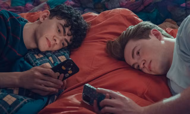 Trailer "Heartstopper 2" đánh dấu nấc thang trưởng thành của cặp đôi Nick - Charlie