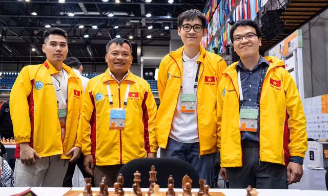 Truyền thông thế giới ‘sốc’ với thành tích của cờ vua Việt Nam ở Olympiad 2024