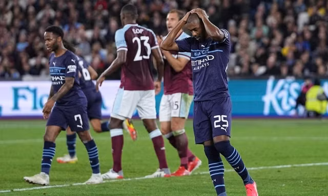 Thua sốc, Man City trở thành cựu vương ở cúp Liên đoàn Anh
