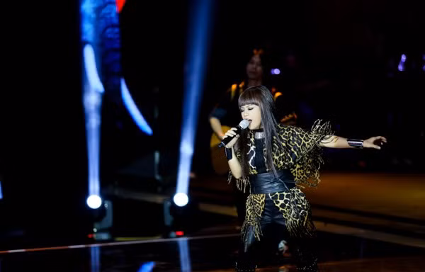 Học trò Mr. Đàm giả gái không 'cứu' được The Voice tẻ nhạt