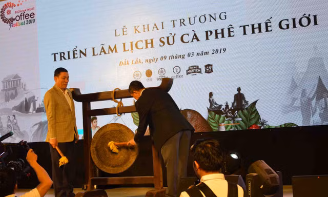 Lãnh đạo tỉnh Đắk Lắk đánh cồng khai trương Triển lãm