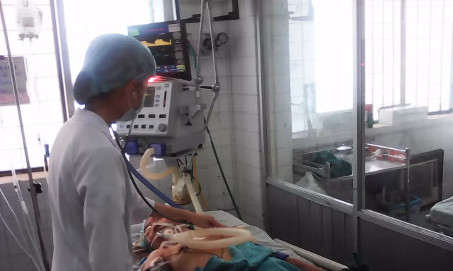 Bệnh nhân sốt xuất huyết điều trị tại Bệnh viện Kon Tum