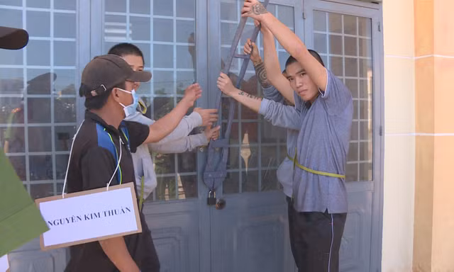 Thực nghiệm vụ nhóm đối tượng đột nhập trụ sở xã lấy trộm 400 triệu
