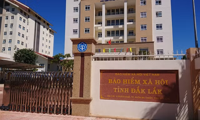 BHXH Đắk Lắk từng bị yêu cầu kiểm tra dấu hiệu gian lận trong thanh toán chi phí khám chữa bệnh bảo hiểm y tế với 51 trường hợp đã chết nhưng vẫn phát sinh chi phí khám chữa bệnh, với tổng số tiền hơn 276 triệu đồng.