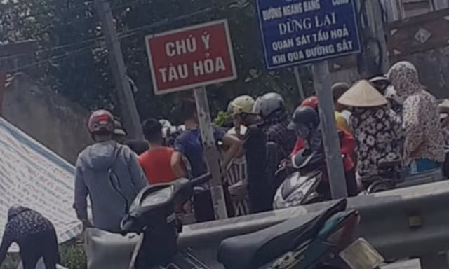 Hiện trường vụ tai nạn đường sắt khiến một phụ nữ tử vong - Ảnh: Hoàng Long