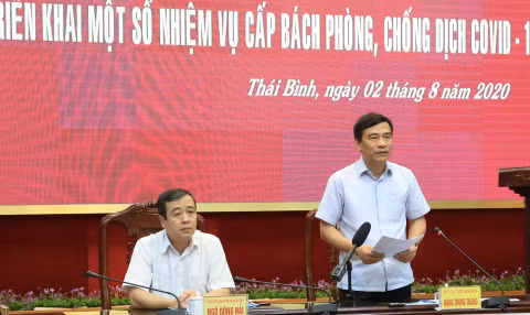 Ông Đặng Trọng Thăng, Phó Bí thư Tỉnh ủy, Trưởng ban Chỉ đạo tỉnh phòng, chống dịch COVID-19 phát biểu tại cuộc họp 