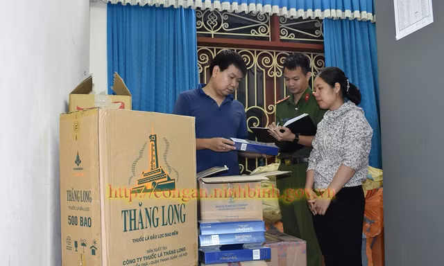 Công an Ninh Bình phát hiện, bắt giữ hơn 4.00 bao thuốc lá ngoại nhập lậu - Ảnh: Công an Ninh Bình