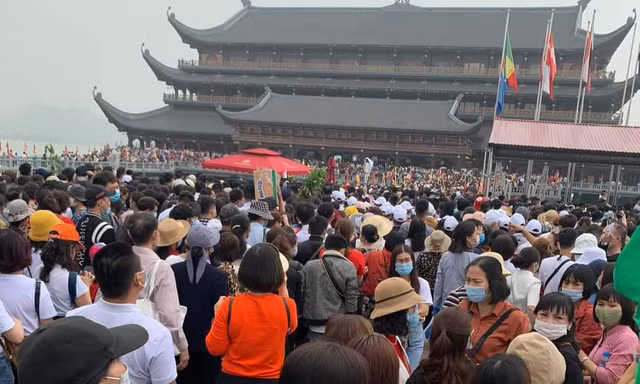 Sau hiện tượng "biển người" diễn ra ngày Chủ Nhật (14/3), từ sáng nay (15/3), chùa Tam Chúc đã yên tĩnh trở lại - Ảnh: Hoàng Long