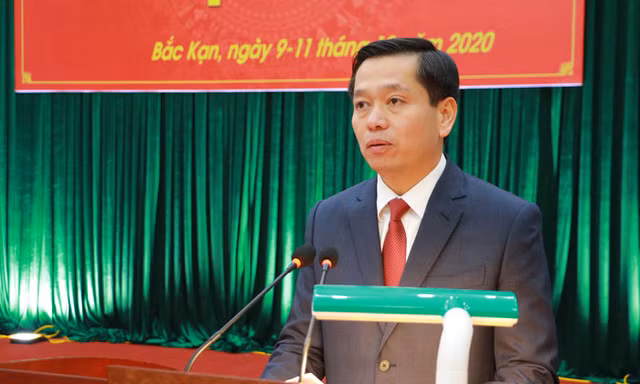 Ông Nguyễn Long Hải phát biểu nhận nhiệm vụ. Ảnh: Báo Bắc Kạn