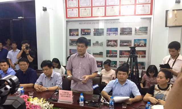 Ông Sái Công Hồng (giữa) đọc bản kết luận thẩm tra, rà soát *ảnh: Duy Chiến 