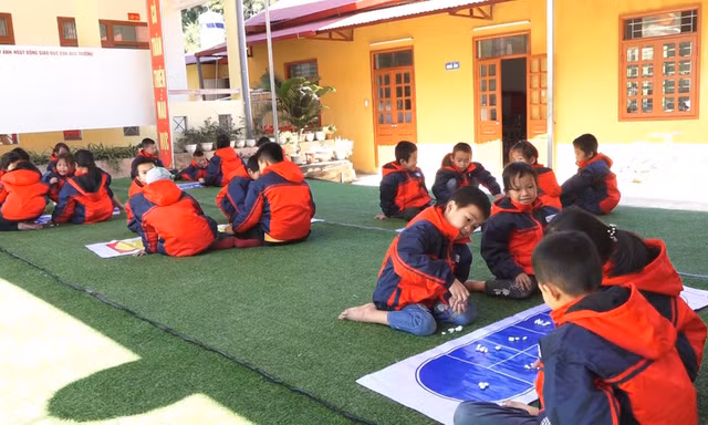 Các em bậc học mầm non, tiểu học lần lượt cho học sinh nghỉ học .Ảnh: Duy Chiến 