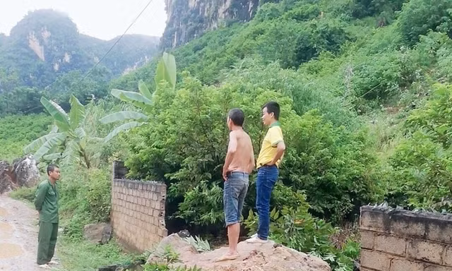 Hiện trường vụ đá lở ở Đèo Phiếu (huyện Hữu Lũng, Lạng Sơn). Ảnh: Đình Thanh