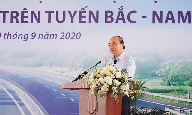 Thủ tướng Nguyễn Xuân Phúc yêu cầu các đơn vị liên quan thực hiện dự án cao tốc Bắc - Nam phải tập trung thực hiện dự án đúng tiến độ, chất lượng, không được làm ẩu để lại tai tiếng xấu. Ảnh: Quang Hiệu.