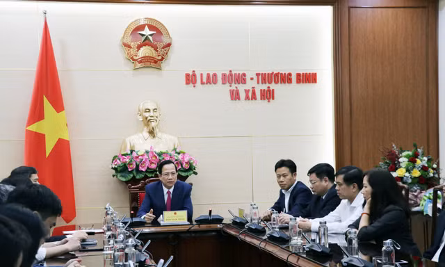 Bộ LĐ-TB&XH dừng các cuộc họp từ ngày 9/3 để phòng dịch Covid-19. Ảnh minh hoạ.