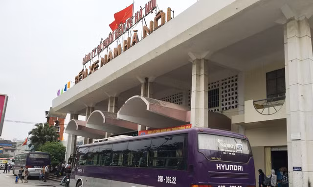 Cho xe chạy xuyên tâm dễ dẫn tới tình trạng đón trả khách dọc đường, núp bóng, gây mất trật tự an toàn giao thông.
