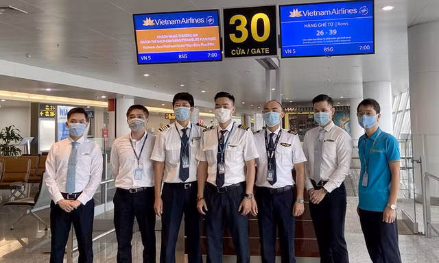 Bên trong chuyến bay đặc biệt đón lao động tại Guinea Xích đạo về nước