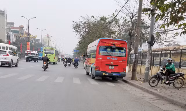 Sở GTVT đang nghiên cứu phương án cho phép các xe khách không cần chạy theo luồn tuyến phân theo khu vực hiện nay, mà có thể được chạy xuyên nôi độ vào ban đêm. Ảnh minh hoạ.