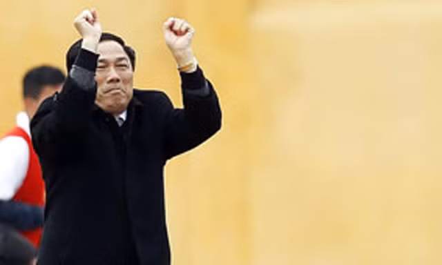 Bầu Đệ của Thanh Hóa: 'Đã chiến thì... không sợ súng'