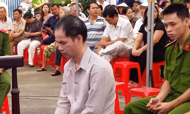 Bị cáo Nguyễn Mạnh Hùng tại phiên tòa.