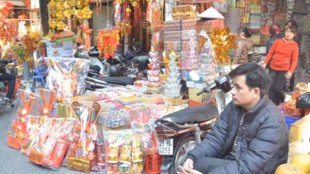 Hàng vàng mã ế ẩm trước lễ ông Công ông Táo