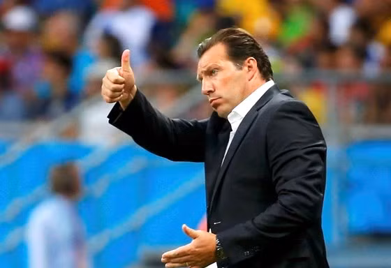 HLV Marc Wilmots chỉ đạo trong trận Bỉ thắng Mỹ 2-1 - Ảnh: Reuters 