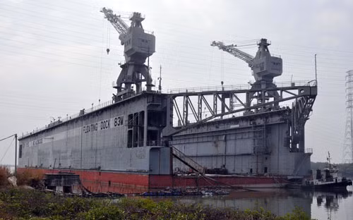 Ụ nổi 83M được Nga sản xuất từ năm 1965 nhưng vẫn được lãnh đạo Vinalines mua về với giá 9 triệu USD nhằm hợp thức hoá các sai phạm về kinh tế của mình.