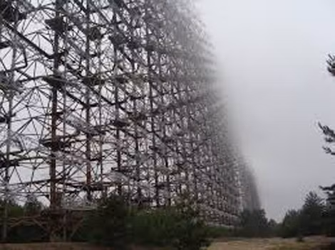 Tổ hợp radar sóng ngắn trải ngút tầm mắt.