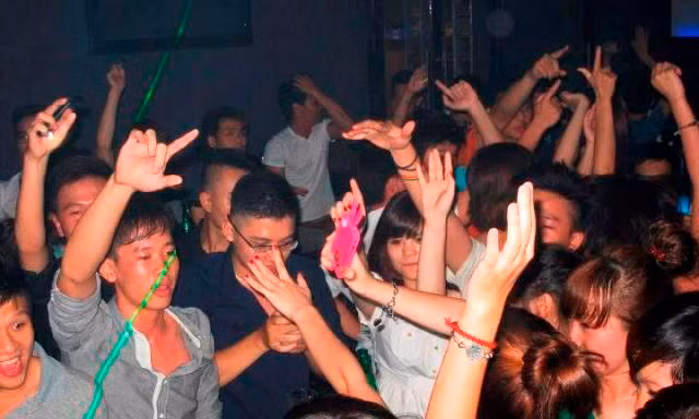 Một góc nhìn khác về quán bar