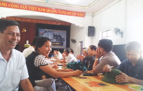 Vận động dân nộp tiền đón kỳ quan