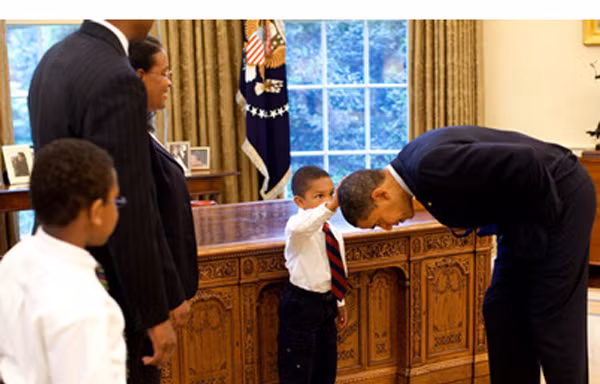 Tấm ảnh được treo suốt 3 năm trong Nhà Trắng. Ảnh: Pete Souza/The White House