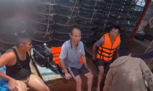 Ngư dân Quảng Bình vớt được 3 thuyền viên tàu Thành Công chìm ở biển Vũng Áng 