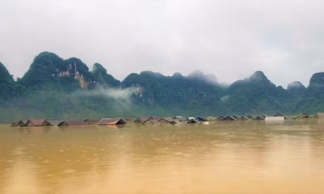 'Làng du lịch tốt nhất thế giới' ở Quảng Bình chìm trong biển nước 