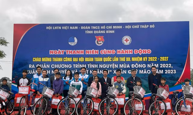 Tặng xe đạp