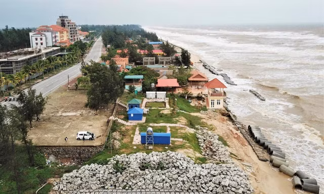 Hiến kế bảo vệ bãi biển đẹp hàng đầu Việt Nam trước nạn xâm thực