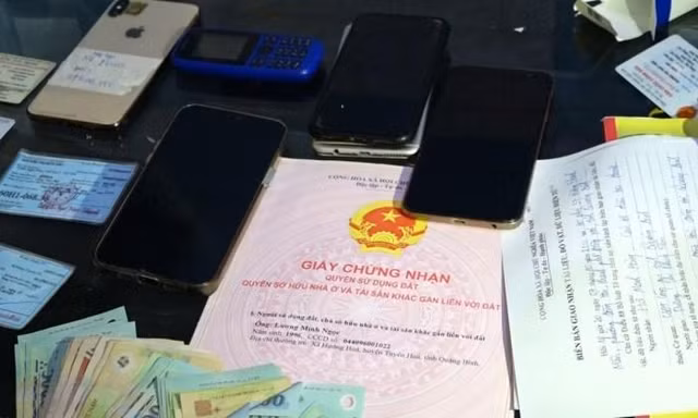 Giấy tờ thế chấp của các cá nhân để vay tiền.