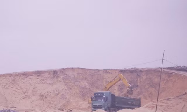 Hoạt động khai thác cát làm vật liệu xây dựng