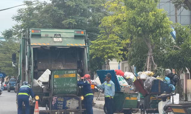 Trường mầm non 'khốn khổ' vì điểm trung chuyển rác thải 