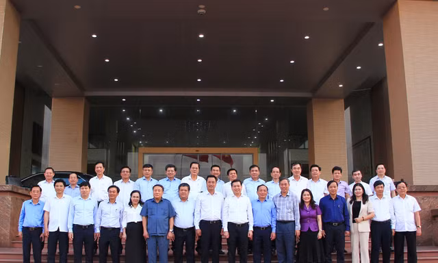 Lãnh đạo hai tỉnh Quảng Bình, Quảng Trị bàn phương án sáp nhập 
