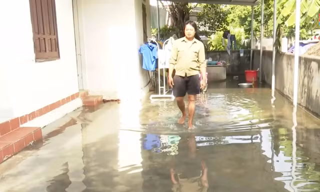 Người dân điêu đứng vì 'ngập lụt' giữa mùa hè nắng hạn 