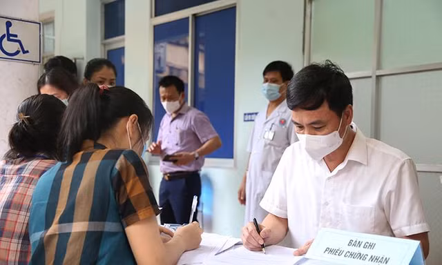 Khai báo y tế trước khi tiêm vắc xin phòng chống dịch Covid-19