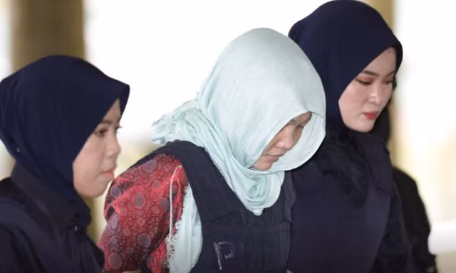 Đoàn Thị Hương ra toà sáng nay. (Ảnh; AP)